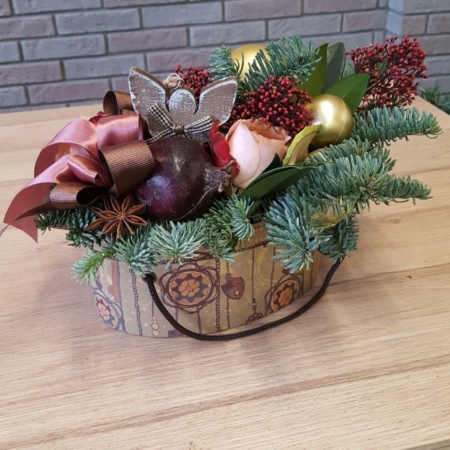 №7022 - Новогодняя композиция с елью в декоративной коробке - фото 777flowers