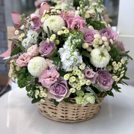 №4105 - Пышная цветочная корзина с розами и летниками - фото 777flowers