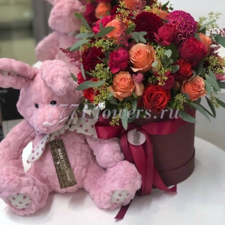 №0528 - Шляпная коробка с яркими розами - фото 777flowers