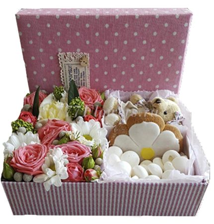 №7088 - Коробка с розами, безе, пряником и мишкой - фото 777flowers