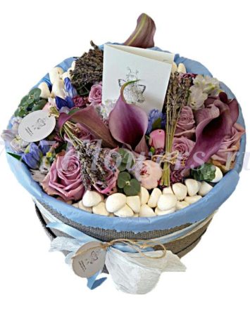 №7089 - Большая коробка с цветами и безе - фото 777flowers
