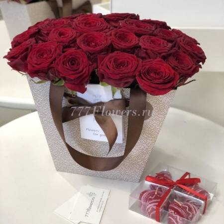 №0727 - Фирменная сумка с бордовыми розами - фото 777flowers