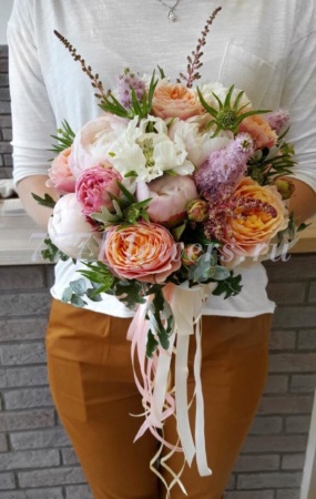 №2210 - Букет невесты с пионами и пионовидной розой - фото 777flowers