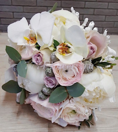 №2211 - Букет невесты с пионами, ранункулюсами и орхидеей - фото 777flowers