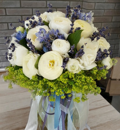 №2215 - Бело-синий букет с ранункулюсами и лавандой - фото 777flowers
