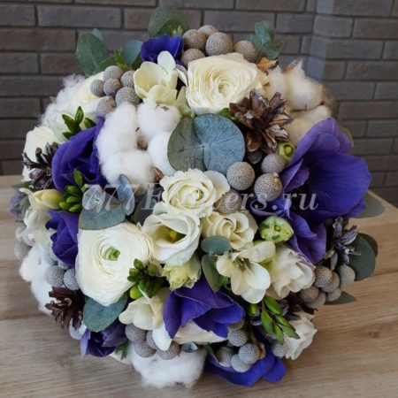 №2220 - Бело-синий букет невесты с анемонами и хлопком - фото 777flowers