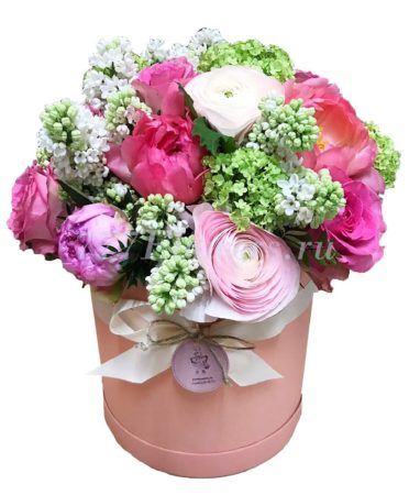 №0511 - Круглая шляпная коробка с сиренью, розами и пионами - фото 777flowers