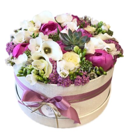 №0811 - Большая круглая коробка в бело-розовом цвете - фото 777flowers