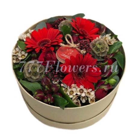 №0816 - Шляпная коробка с красными цветами - фото 777flowers
