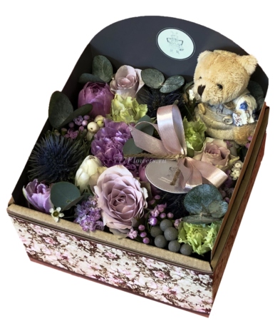 №5022 - Фирменная коробочка FlowerBox с цветами и мишкой - фото 777flowers