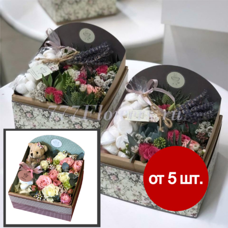 К5023 - Фирменная коробочка FlowerBox с цветами и безе  - фото 777flowers