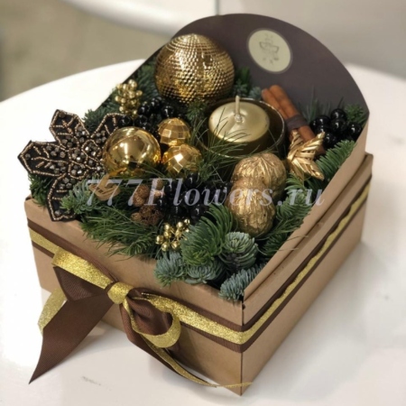 №5025 - Фирменная коробочка серии FlowerBox с цветами и новогодним декором - фото 777flowers