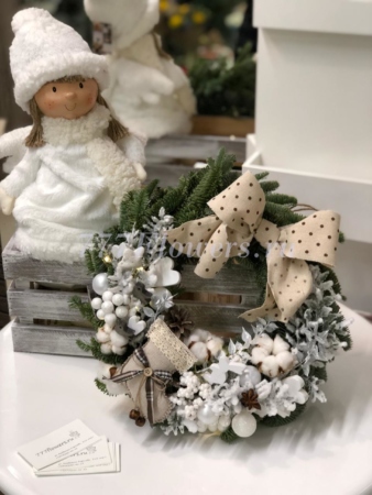 №7038 - Новогодний венок в снежно-белой гамме  - фото 777flowers