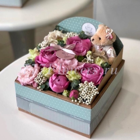 №5027 - Фирменная коробка FlowerBox с пионовидной розой и мишкой - фото 777flowers