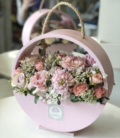 №7058 - Декоративный ящик с розами и гиацинтами - фото 777flowers