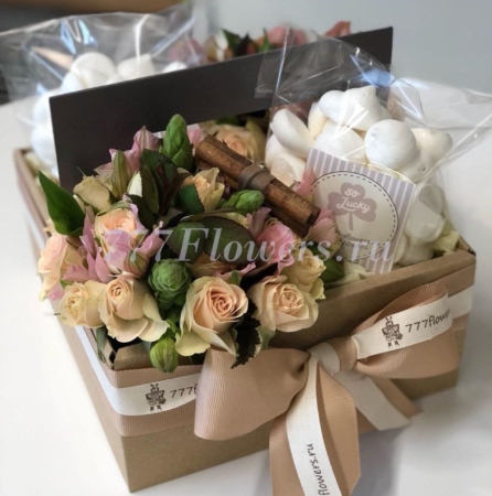 №5026 - Фирменная коробочка FlowerBox крем-безе - фото 777flowers