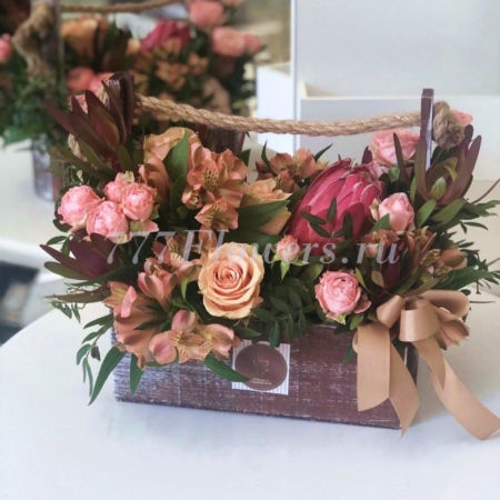 №7061 - Деревянный ящик с экзотическими цветами - фото 777flowers