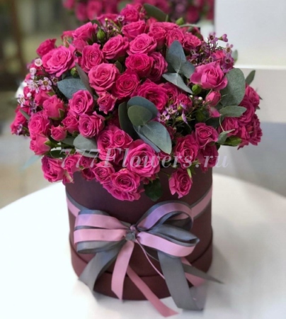 №0529 - Шляпная коробка с кустовыми розами - фото 777flowers
