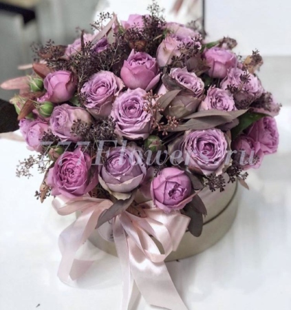 №0834 - Шляпная коробка с розами в сиреневом цвете - фото 777flowers