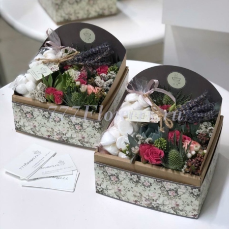 №5031 - Фирменная коробочка FlowerBox с безе, розами и лавандой - фото 777flowers