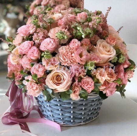 №4109 - Корзина с пионовидными розами в нежном пудровом цвете - фото 777flowers