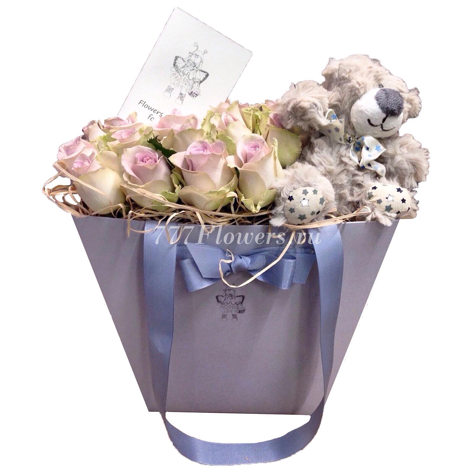 Букет роз с игрушкой - магазин цветов с доставкой